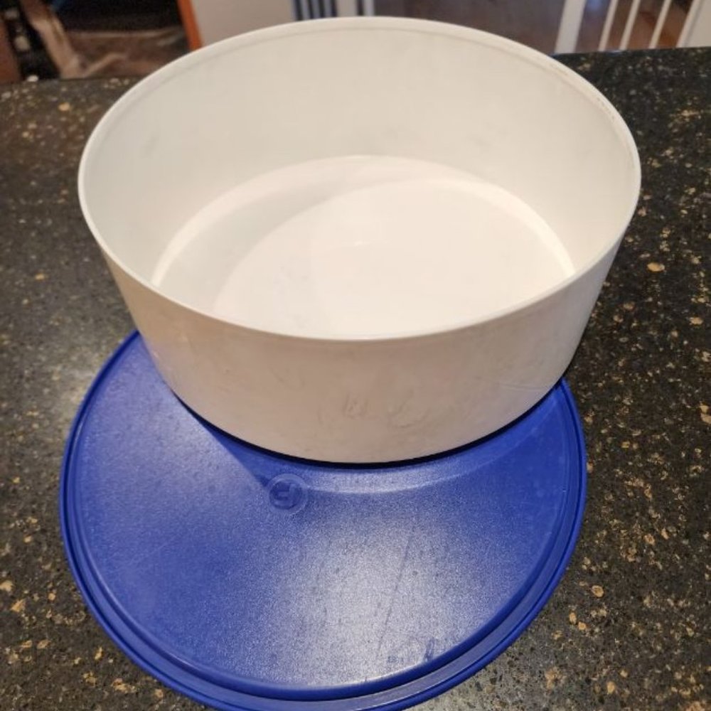 TUPPERWARE ONE TOUCH VINTAGE COOKIE CONTAINER-NEW